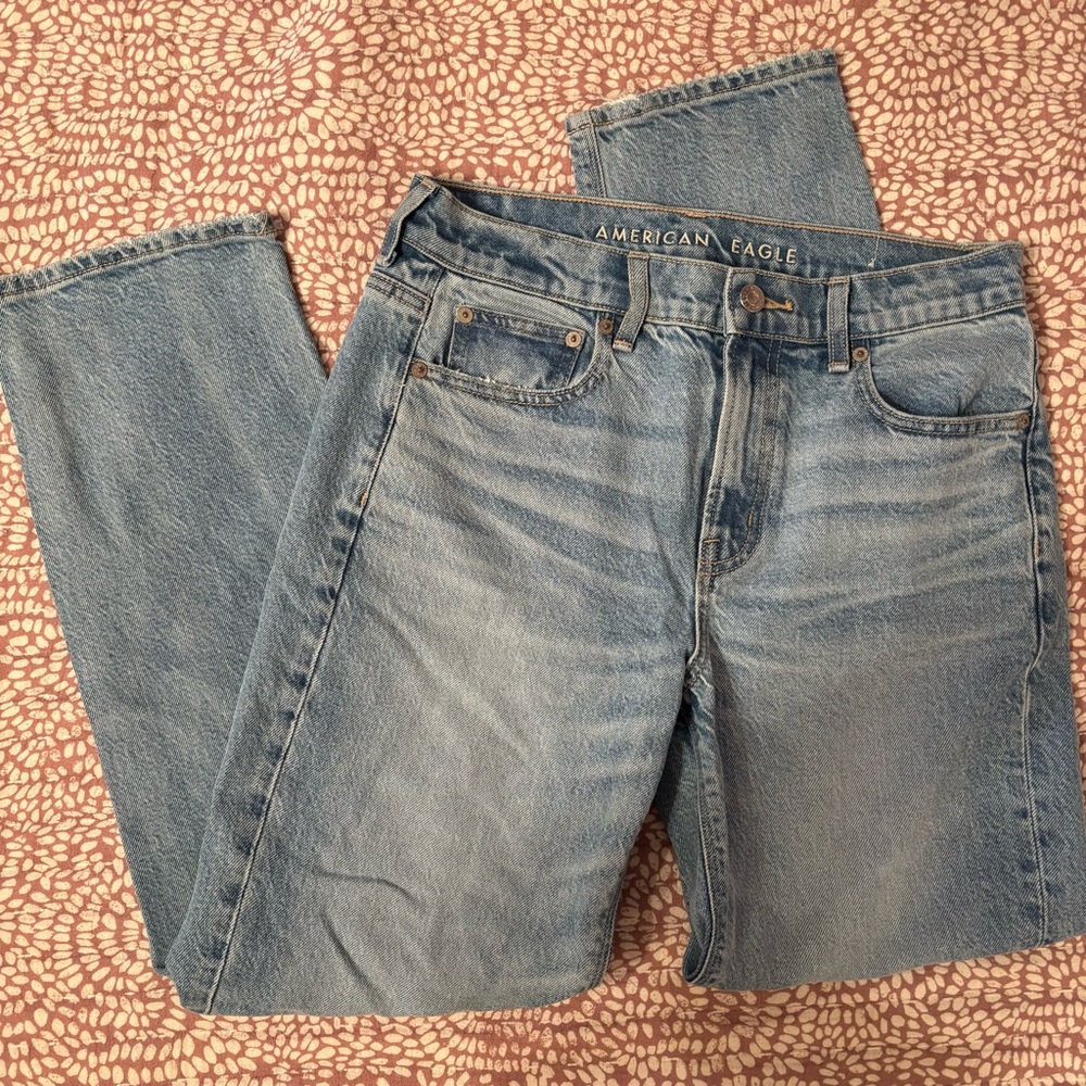 American Eagle Outfitters super high rise ankle straight, size 2, medium wash